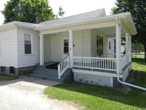 44 E 1st St, El Paso, IL 61738 photo 4