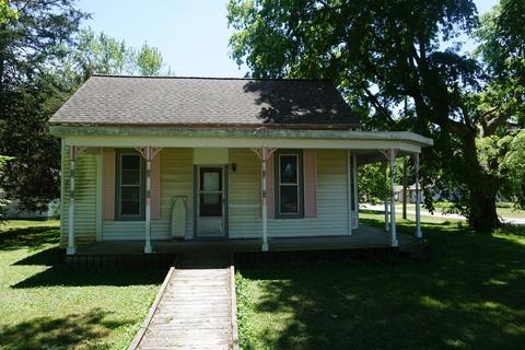 301 E Byron St, Sidney, IL 61877 photo 2