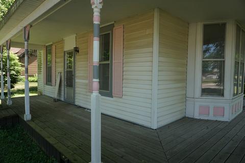 301 E Byron St, Sidney, IL 61877 photo 4