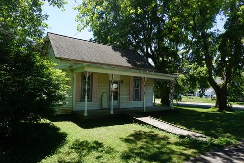 301 E Byron St, Sidney, IL 61877 photo 3