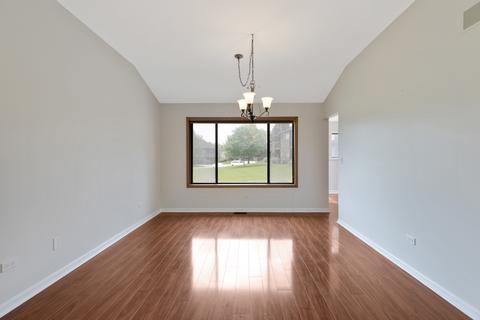 45 Creekside Cir, Elgin, IL 60123 photo 11