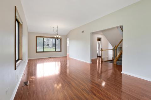 45 Creekside Cir, Elgin, IL 60123 photo 6