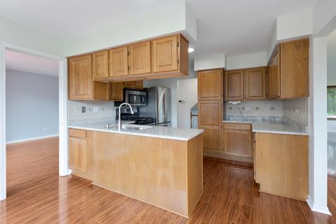 45 Creekside Cir, Elgin, IL 60123 photo 7