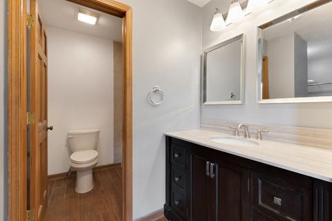 45 Creekside Cir, Elgin, IL 60123 photo 16