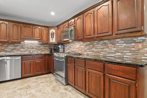 600 Lance Dr, Des Plaines, IL 60016 photo 9