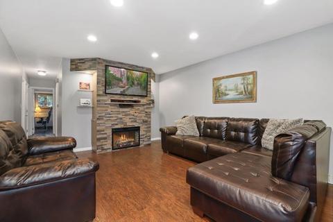 600 Lance Dr, Des Plaines, IL 60016 photo 3