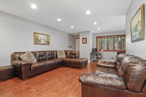 600 Lance Dr, Des Plaines, IL 60016 photo 5