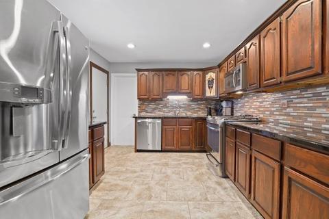 600 Lance Dr, Des Plaines, IL 60016 photo 8