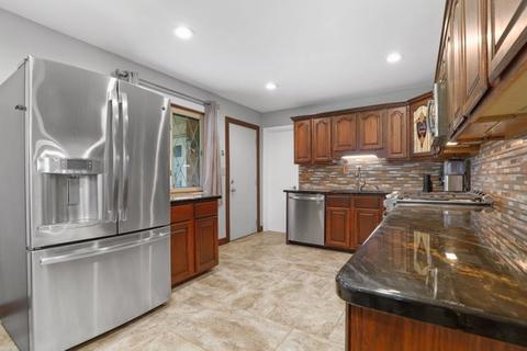 600 Lance Dr, Des Plaines, IL 60016 photo 11