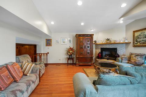 7021 W Wright Ter, Niles, IL 60714 photo 9