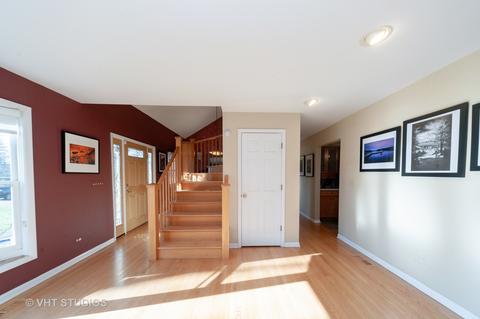 2010 Beechnut Rd, Northbrook, IL 60062 photo 17
