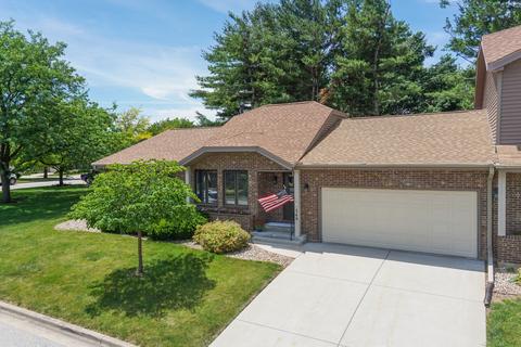 149 Manor Cir, Bloomington, IL 61704 photo 2