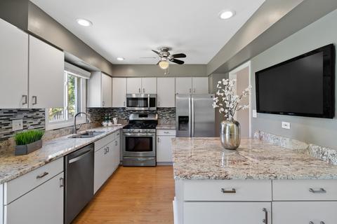 646 Ash Ln, Wheeling, IL 60090 photo 8