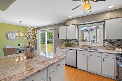 646 Ash Ln, Wheeling, IL 60090 photo 9