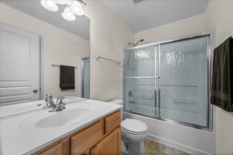 2494 Emily Ln, Elgin, IL 60124 photo 12