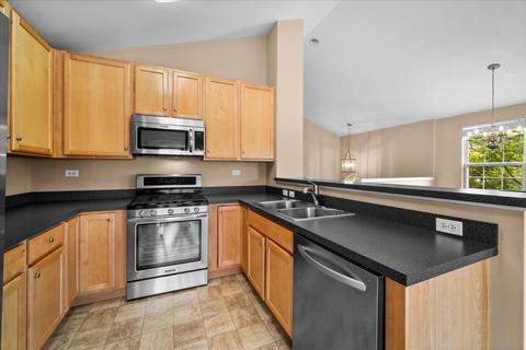 2494 Emily Ln, Elgin, IL 60124 photo 4