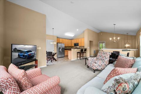 2494 Emily Ln, Elgin, IL 60124 photo 3
