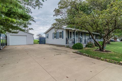 402 W Monroe St, Philo, IL 61864 photo 3
