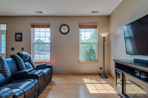 2275 Barrington Dr E, Aurora, IL 60503 photo 5