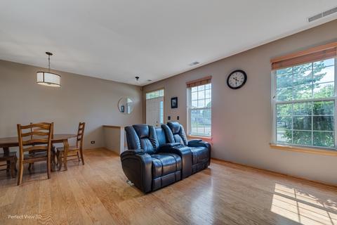 2275 Barrington Dr E, Aurora, IL 60503 photo 3