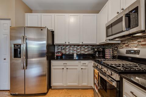 2275 Barrington Dr E, Aurora, IL 60503 photo 9
