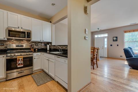 2275 Barrington Dr E, Aurora, IL 60503 photo 7