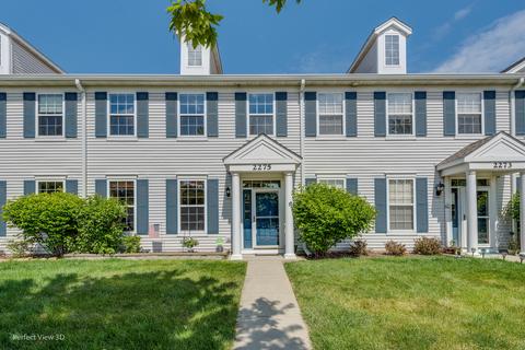 2275 Barrington Dr E, Aurora, IL 60503 photo 1