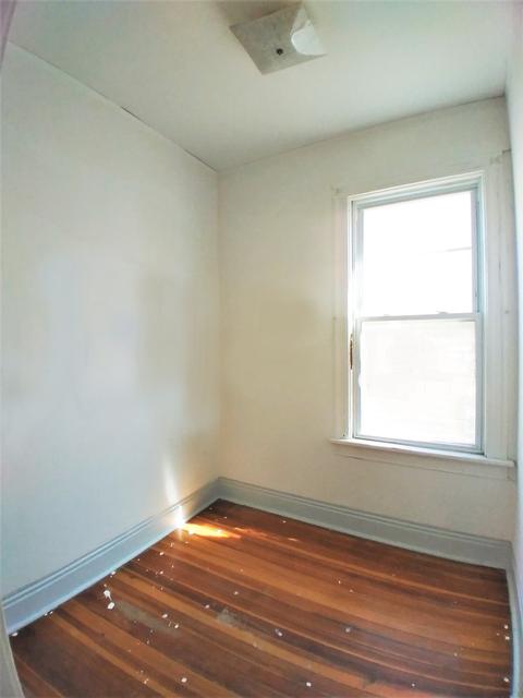 2943 N Gresham Ave, Chicago, IL 60618 photo 16