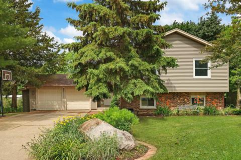103 Windridge Dr, Mchenry, IL 60050 photo 2