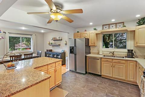 103 Windridge Dr, Mchenry, IL 60050 photo 9
