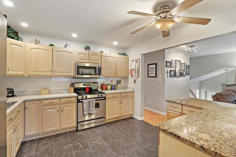 103 Windridge Dr, Mchenry, IL 60050 photo 8