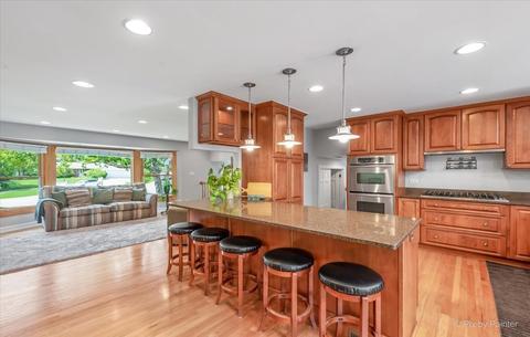 814 Concord Ln, Hoffman Estates, IL 60192 photo 10