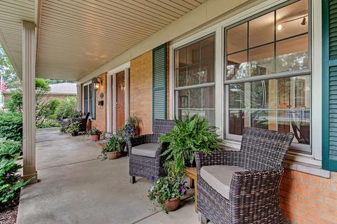 1625 Wadsworth Rd, Wheaton, IL 60189 photo 2