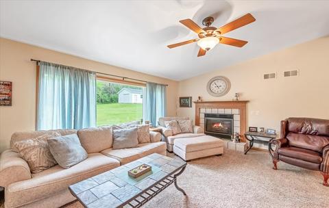 5114 Spring Rd, Mccullom Lake, IL 60050 photo 10