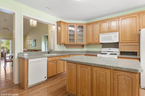 4330 Whitehall Ln, Algonquin, IL 60102 photo 4