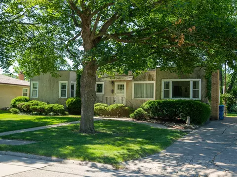 2216 10th St, Peru, IL 61354 photo 2