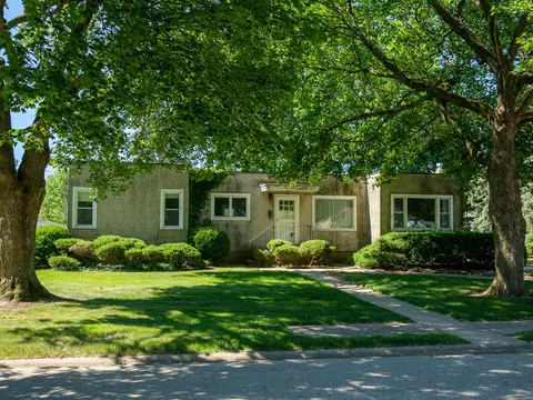 2216 10th St, Peru, IL 61354 photo 1