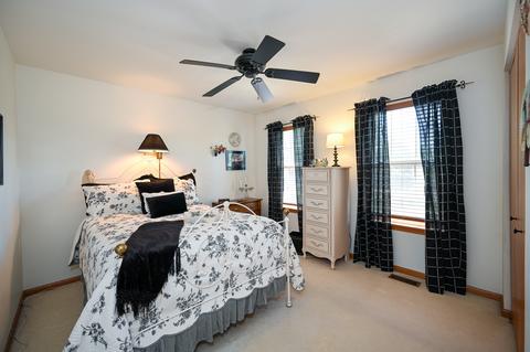 897 Hampton Dr, Carol Stream, IL 60188 photo 18