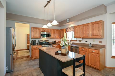 897 Hampton Dr, Carol Stream, IL 60188 photo 9