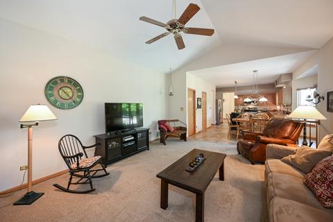 897 Hampton Dr, Carol Stream, IL 60188 photo 13