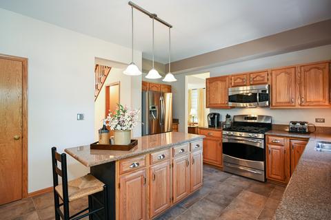 897 Hampton Dr, Carol Stream, IL 60188 photo 10