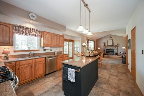 897 Hampton Dr, Carol Stream, IL 60188 photo 8