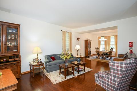 897 Hampton Dr, Carol Stream, IL 60188 photo 4