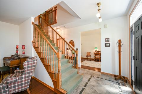 897 Hampton Dr, Carol Stream, IL 60188 photo 2