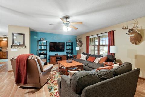 606 Valley View Dr, Philo, IL 61864 photo 3