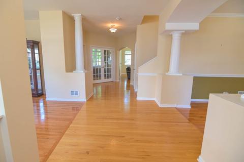 6110 Murifield Dr, Gurnee, IL 60031 photo 2
