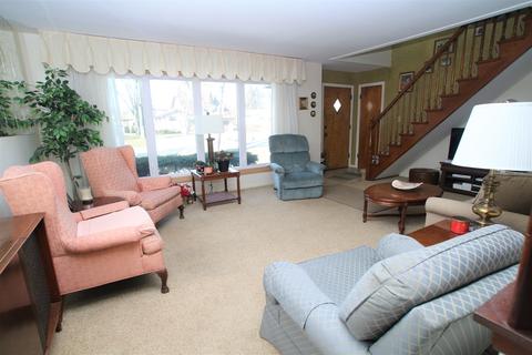 27 W Devon Ave, Roselle, IL 60172 photo 5