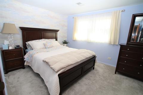 27 W Devon Ave, Roselle, IL 60172 photo 9