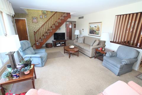 27 W Devon Ave, Roselle, IL 60172 photo 4