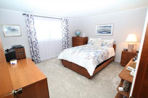 27 W Devon Ave, Roselle, IL 60172 photo 8